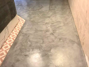 Законченный пол из микроцемента Готовый пол из микроцемента в Москве