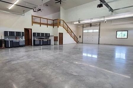 Промышленный полимерный наливной пол для хозяйственных построек - пример выполнения