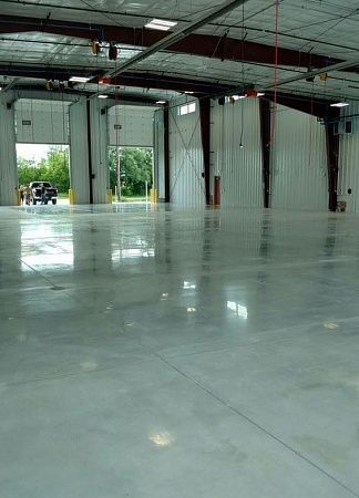 Промышленный полимерный наливной пол для гаража цена - образец Промышленный полимерный наливной пол для гаража цена - пример выполнения