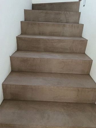 Отделка лестниц микроцементом - пример выполнения