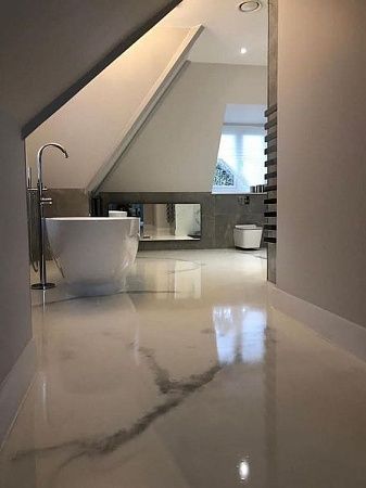 Полимерный наливной пол для ванной комнаты - образец Полимерный наливной пол для ванной комнаты - пример выполнения